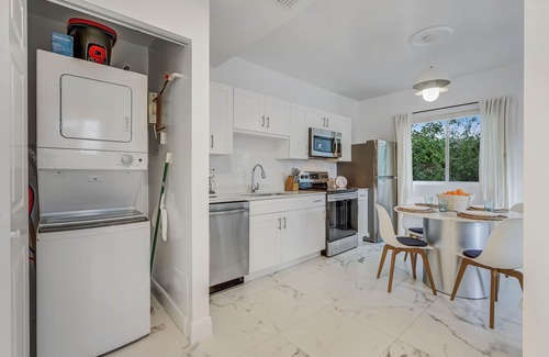 Wynwood Art District Apartment | ArTease 5: Walk to Wynwood & Design District