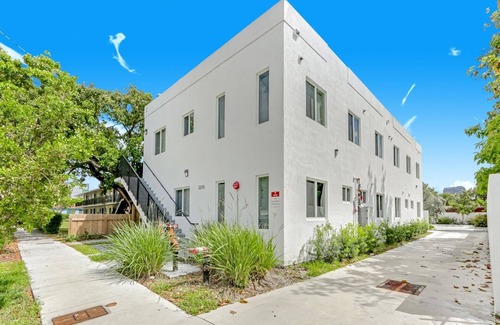 Wynwood Art District Apartment | ArTease Grand: Wynwood, Design District & Peloton