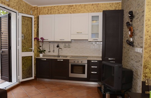 Lido Condo | ARTEMIDE-Pretty villa with garden by the pool.