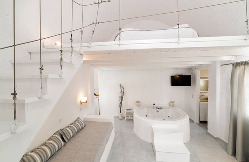 Megalochori Hotel | Artemis Suites