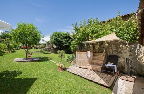 Kras Apartment | Artes Apartment Ruj with Free Hot Tub & Sauna