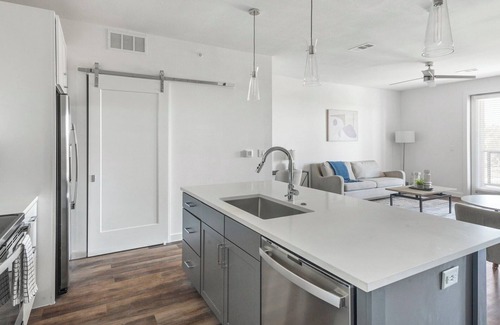 Austin Apartment | Artesian 1BD 27 - One Bedroom Apartment, Sleeps 2