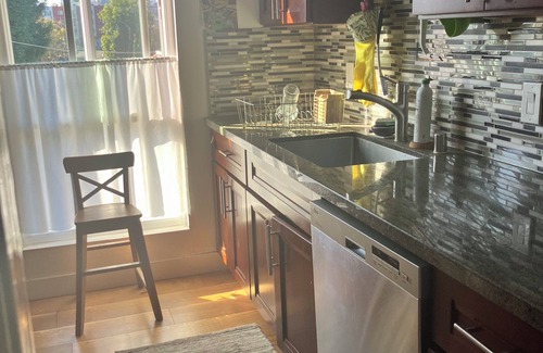 Grand Lake Condo | Artful 2-bedroom condo with fiber WiFi in vibrant Oakland - secure parking