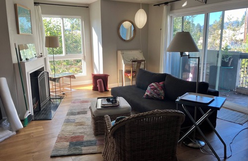 Grand Lake Condo | Artful 2-bedroom condo with fiber WiFi in vibrant Oakland - secure parking