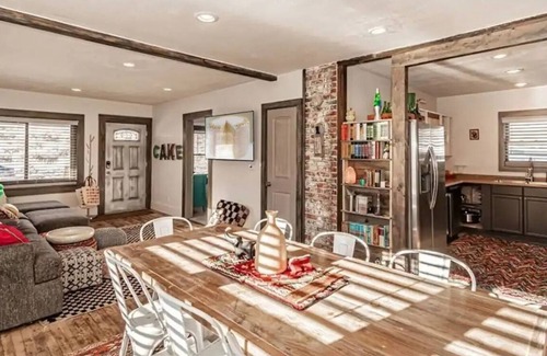 Pocatello House | Artful Cake House Retreat | Trails & Park Nearby