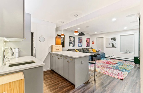 South Park Hill House | Artful Stay: Spacious Smart Home with LED Art - 10+