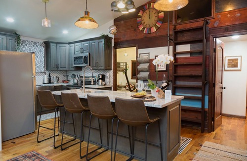 Freestone House | Artfully renovated Historic Sonoma County Cottage in a beautiful Creekside.