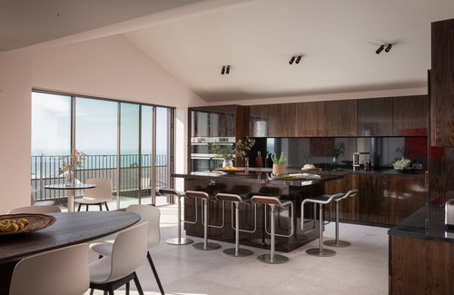 Mawgan Porth House | Arthouse - a luxury holiday home in Mawgan Porth