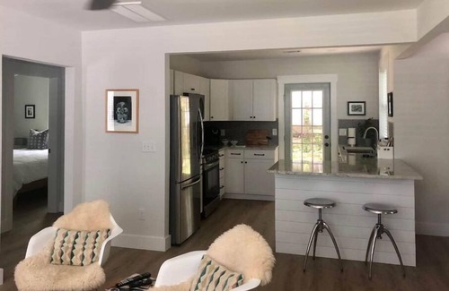 North Charleston House | Arthouse, freshly renovated 2 bedroom residential