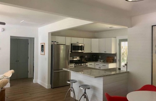North Charleston House | Arthouse, freshly renovated 2 bedroom residential
