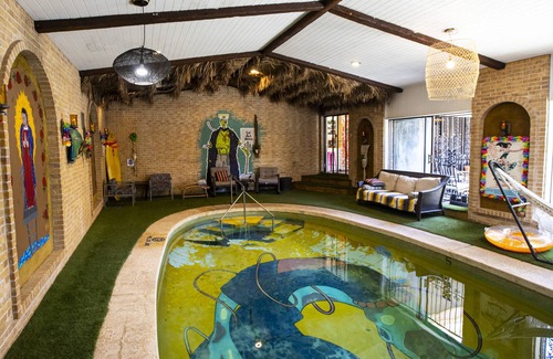 Southeast Heights House | ArtHouse505 w/indoor pool & unique retro experience