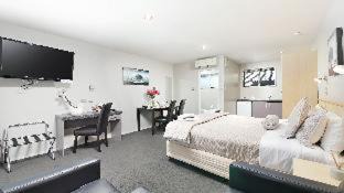 Edgeware Hotel | Arthur's Court Motor Lodge