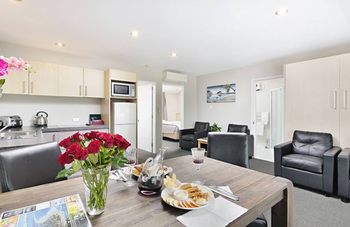 Sherborne Street Apartment | Arthur's Court Motor Lodge