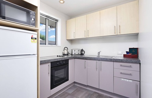 Sherborne Street Apartment | Arthur's Court Motor Lodge
