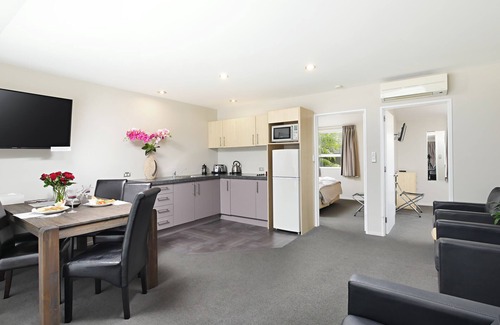 Sherborne Street Apartment | Arthur's Court Motor Lodge