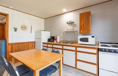 Indian Point Cabin | Artilla Cove Cabin 3 - Lake views -Outdoor Pool!