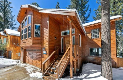 Tahoe Paradise Apartment | Artisan Chalet: Pet Friendly Deluxe Kitchen Games