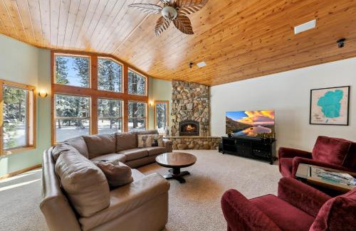Tahoe Paradise Apartment | Artisan Chalet: Pet Friendly Deluxe Kitchen Games