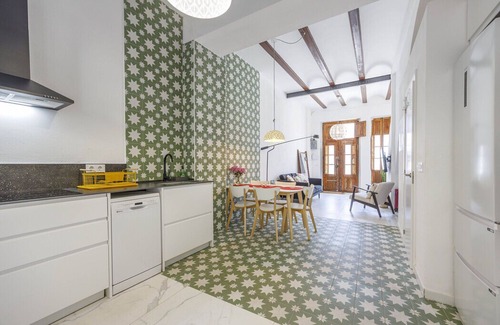 Pedralba Apartment | ARTISAN HAVEN: CABANYAL OASIS