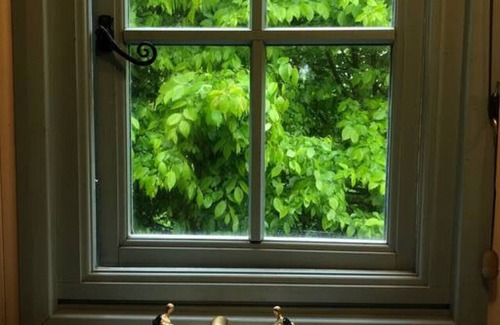 Beaminster RV Rental | Artisan Hut with ensuite and hot tub