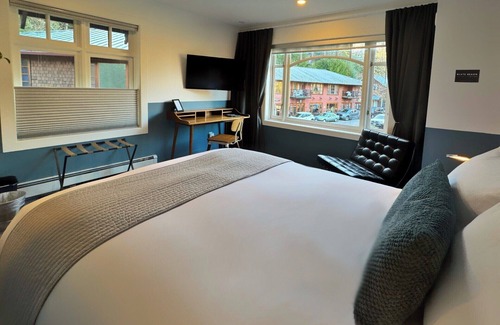 Bowen Island Hotel | Artisan Suites on Bowen