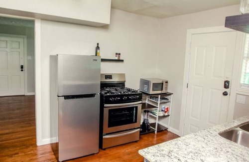 Kessler Apartment | Artist Alcove* 2 luxe q beds*near dwntn*wlk2bishop