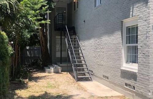 Kessler Apartment | Artist Alcove* Spacious Apartment* Walk 2 Shops!