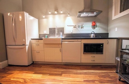 Hood River Apartment | Artist Apartment - 2 Bedrooms, 2 Bathrooms - Historic Butler Bank Residence