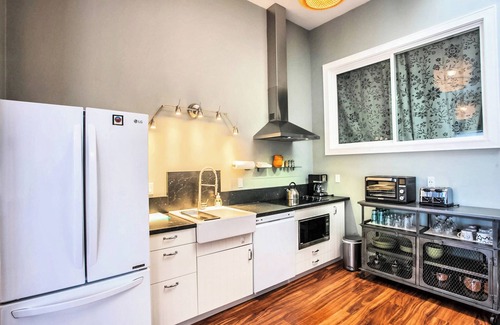 Hood River Apartment | Artist Apartment - 2 Bedrooms, 2 Bathrooms - Historic Butler Bank Residence