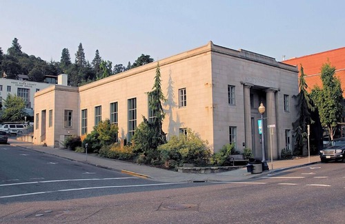 Hood River Apartment | Artist Apartment - 2 Bedrooms, 2 Bathrooms - Historic Butler Bank Residence