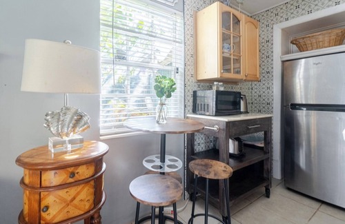 Old Northwood Historic District Condo | Artist Cottage with Jacuzzi close to City life