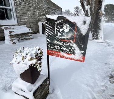 Sutherland House | Artist Cottage