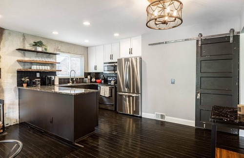 Southfield House | Artist Escape Near Bham, w/Serene Back Yard!