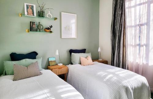 Grey Lynn Cabin | Artist Photographers Home Studio