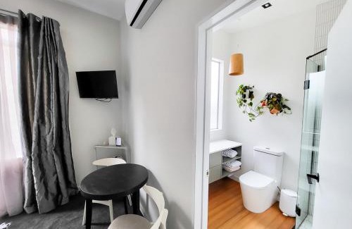 Grey Lynn Cabin | Artist Photographers Home Studio