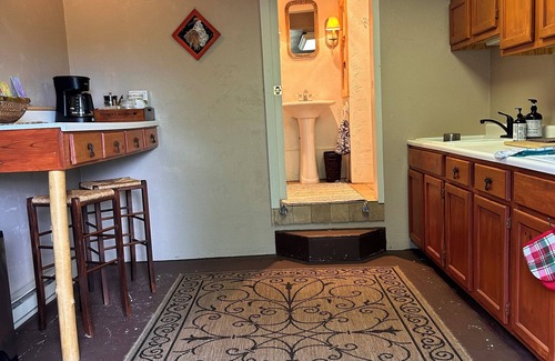 El Rito House | Artist Retreat ~Canjilon Lake ~Dist 51~ Ghost Ranch ~Ojo Caliente Spa ~Hiking