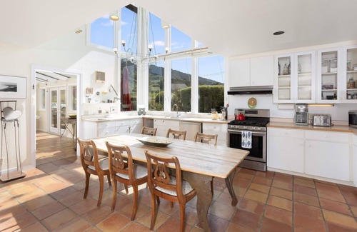 Stinson Beach House | Artist's Beach Getaway
