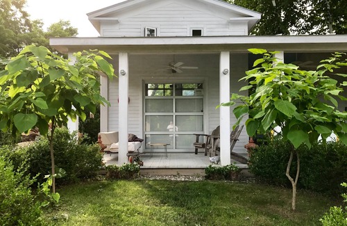 Stuyvesant Cottage | Artist’s Cottage near Hudson NY.