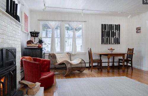 Philmont House | Artist's home near the woods - close to skiing, vineyards, High Falls, Hudson