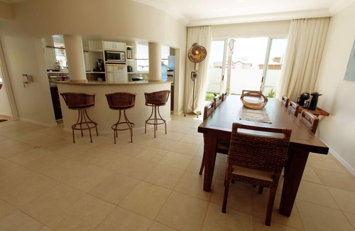 Canto Grande House | Artist's House, 4 suites, and an amazing pool 60 m from the sea.