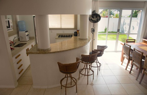 Canto Grande House | Artist's House, 4 suites, and an amazing pool 60 m from the sea.