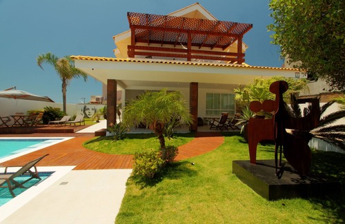 Canto Grande House | Artist's House, 4 suites, and an amazing pool 60 m from the sea.