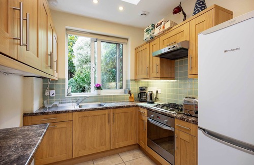 Fulham Broadway Apartment | Artist's Oasis, by Veeve