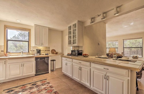 Rowe Cabin | Artist's Retreat w/Pecos National Park Views!