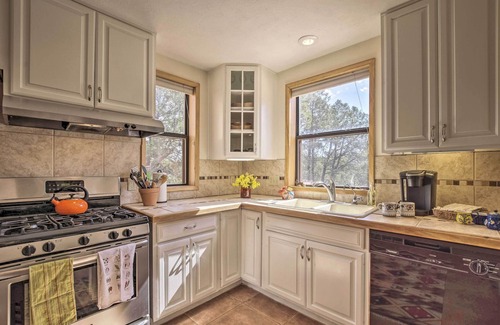 Rowe Cabin | Artist's Retreat w/Pecos National Park Views!