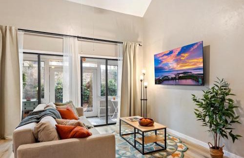 Gainesville Apartment | Artist's Tower Townhome Just Renovated w Loft