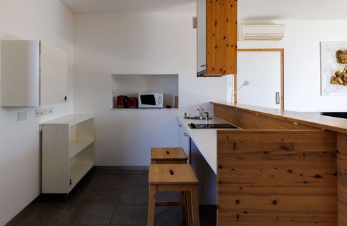 Pentakomo Apartment | Artistic 1-Bedroom Apartment in Limassol, by the Sea