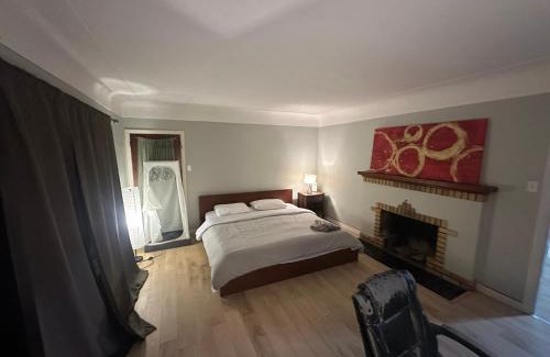 Saanich Apartment | Artistic Apartment Near Downtown
