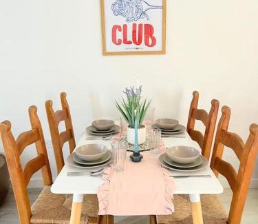 Leeds Villa | Artistic, Bright & Spacious 3 Bedroom Home