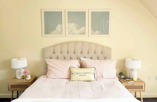 Leeds House | Artistic, Bright & Spacious 3 Bedroom Home